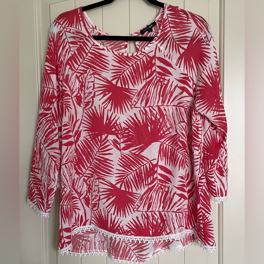 Women's Red Palm Print Top Size Large